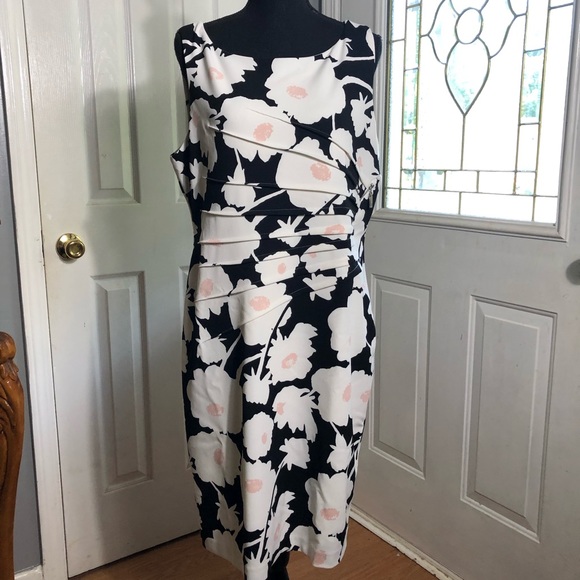 Ivanka Trump Dresses & Skirts - Ivanka Trump Floral-Print Starburst Sheath Dress•Black Blush Ivory